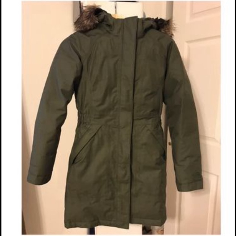 North Face parka, only used a handle of times. orders ship next business day!